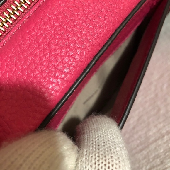 ‼️ SOLD! Michael Kors Cuteeee Camera Bag!! ‼️ - Picture 5 of 9